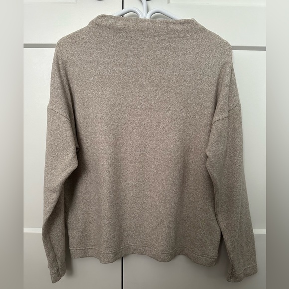 Uniqlo Shirt - Picture 2 of 2